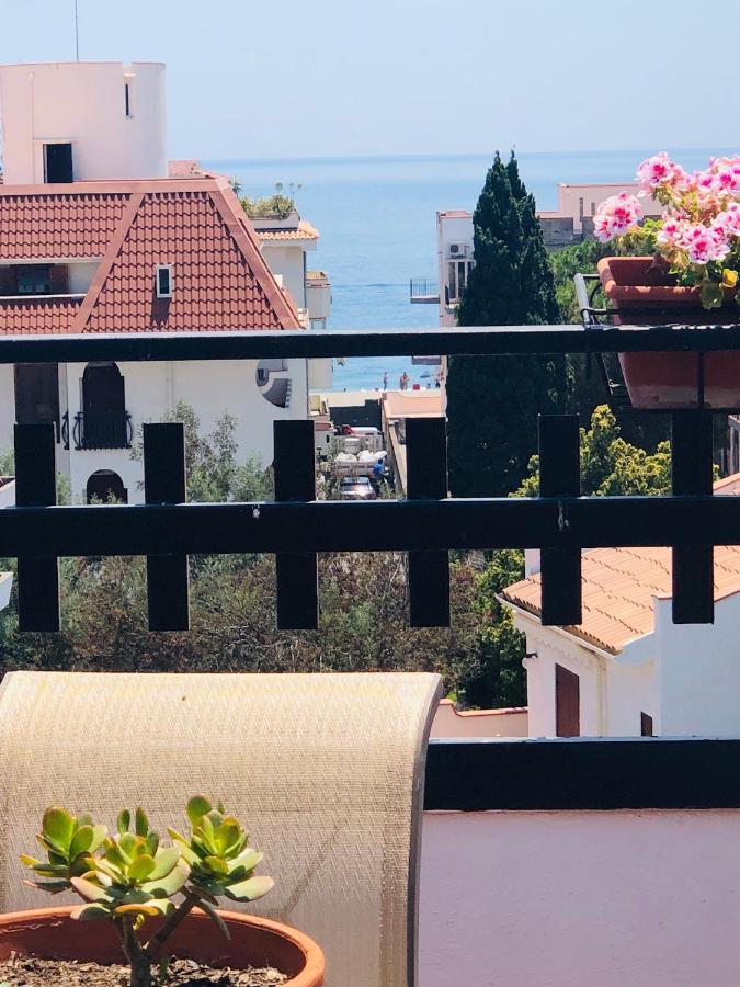 Sea View 2 Bedroom Vacation Apartment Giardini-Naxos Exterior foto
